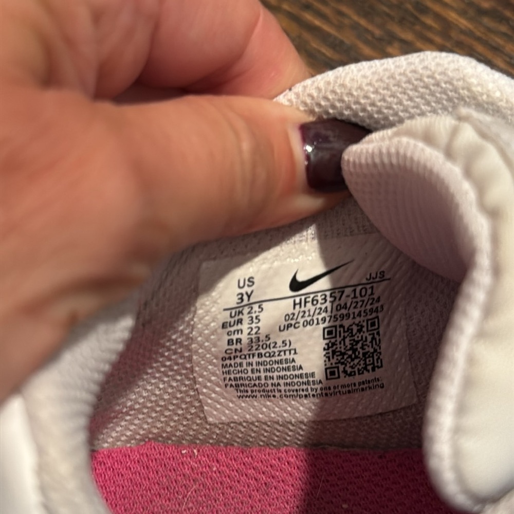 Nike Air Max White and Pink Sneakers youth size 3 - Picture 4 of 11